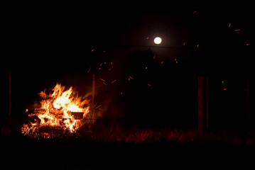 Fototapeta na wymiar Great bonfire with the moon