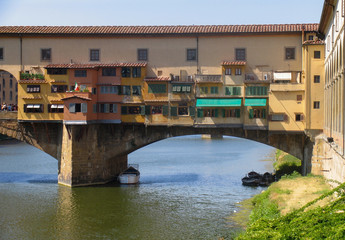 Fototapeta na wymiar Ponte Vecchio Bridge over the Arno River, Florence, Italy