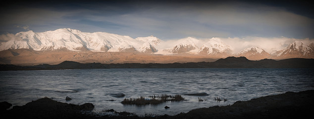 中国公格尔久别峰