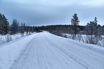 Obraz premium Snowy winter road