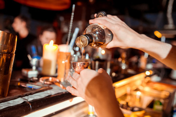 process of preparing a cocktail bartender