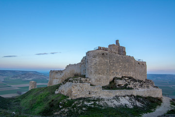 Fototapeta na wymiar Ruins of the ancient medieval castle of Castrojeriz, Spain.