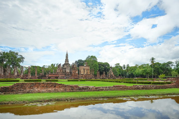 Fototapeta na wymiar Wat Mahathat or Mahathat Temple in Sukhothai Historical Park