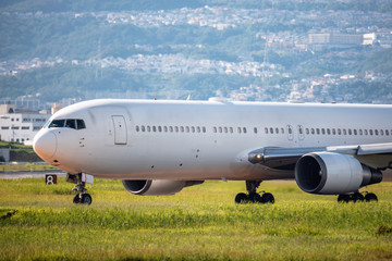 滑走路の旅客機