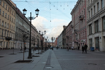 Obraz premium pedestrian street of St. Petersburg in the autumn, a few passersby