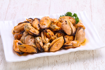 Pickled mussels in the bowl
