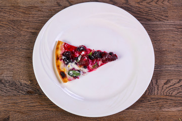 Fruit vegetarin pizza