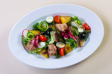 Tuna salad with vegetables