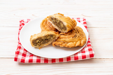 chicken curry puff pastry