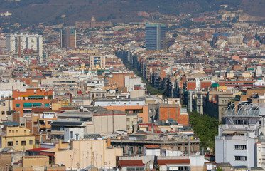 Fototapeta premium Widok na panoramę miasta La Rambla, deptaka w Barcelonie, Hiszpania