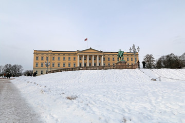 Fototapeta na wymiar Königliches Schloss in Oslo