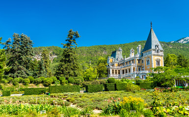 Fototapeta na wymiar Massandra Palace, a major tourist attraction in Crimea