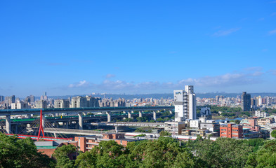 Obraz premium 台湾・街並み・ビル群・雲・空