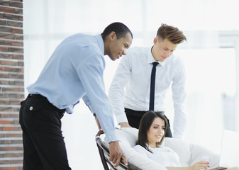 Fototapeta premium business woman and her assistant looking at laptop screen.