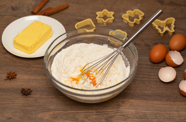 Preparation of the cookies. Flour with egg and ingredients