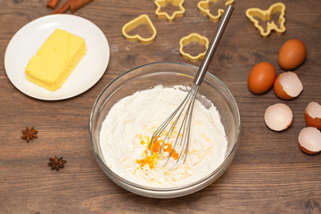 Preparation of the cookies. Flour with egg and ingredients