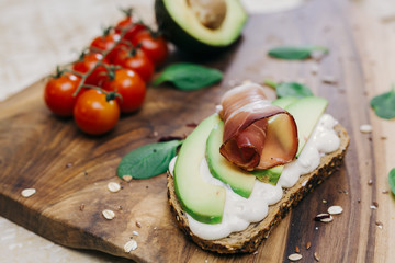 avocado sandwich with ham