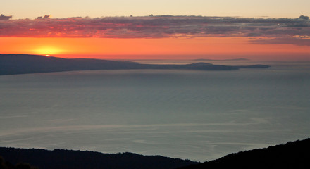Sunrise over the the Te Waewae Bay on the Humpridge Track in the Fiordland / Southland in the South Island in New Zealand