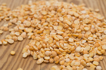 heap of yellow dried peas