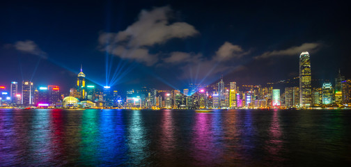 Fototapeta na wymiar Victoria harbour with twilight at Hong Kong.