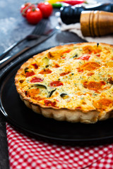 VEGETABLE PIE WITH CHERRY TOMATOES, GRILLED PEPPERS AND COURGETTES With fresh eggs and fresh cream