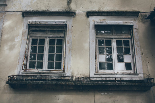 ventanas ruinas cristal postigos