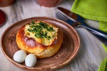 Bread bowls stuffed with mushrooms, chicken meat, cheese and bolognese sauce for lunch. Julienne in a bun, creative burger idea