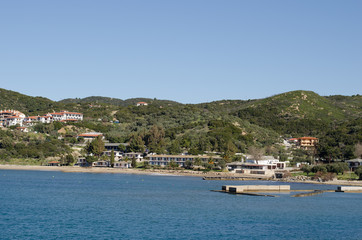 Stadt am Ufer des Mittelmeers