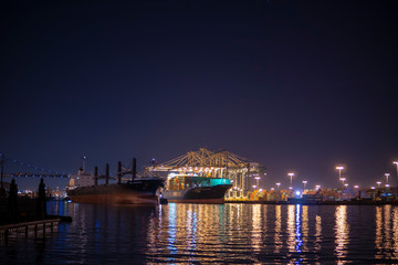 Fototapeta na wymiar Shipping ships at night