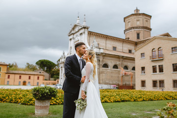 The bride and groom make a photo in the town of Ravenna ..