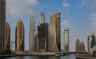 Obraz na płótnie Canvas Skyline von Dubai am Tag