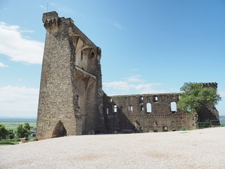Châteauneuf-du-Pape – Ruine der ehemaligen päpstlichen Sommerresidenz 
