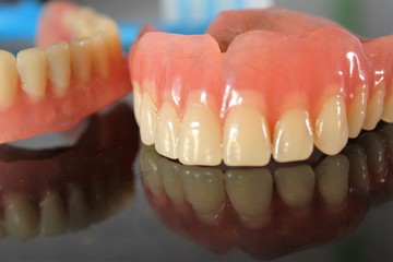 Artificial teeth
