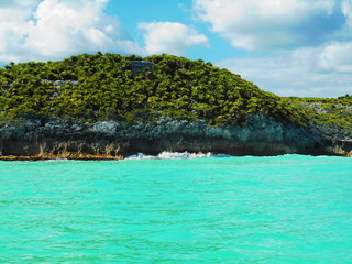Ruinas de Tulum vistas desde un barco. Mexico