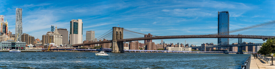 Panoramic view  beatiful iconic  Brooklyn bridge.