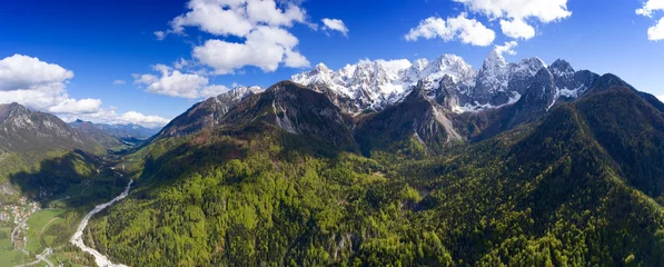 Fototapeten Luftbild auf Berge im Triglav Park © Kokhanchikov