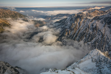 Widok na Wysokie Tatry z Mięguszowieckiej Przełęczy pod Chłopkiem.