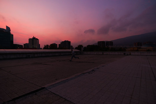 Parkour guy doing workout