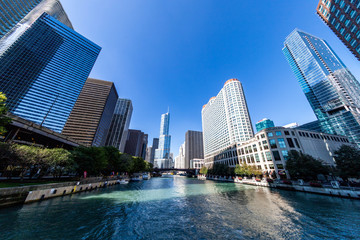 Fototapeta na wymiar Chicago river
