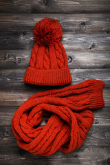 Plakat Knitted scarf and hat on wooden table