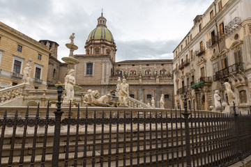 Piazza Pretoria with magnificent fountain, Fontana Pretoria