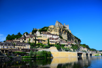 Fototapeta na wymiar The medieval fortress and village of Beynac as seen from the Dordogne River in Aquitaine, France