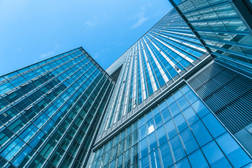 Fototapeta na wymiar Modern office building on a clear sky background.