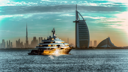 Zonsopgang boven de stad Dubai