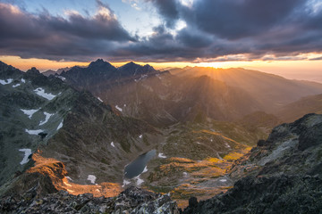 Zachód słońca widziany z Małej Wysokiej  w Tatrach. © Adam Olszowski