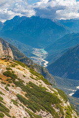 Fototapeta premium Blick von den Drei Zinnen zum Auronzosee, Dolomiten, Südtirol 