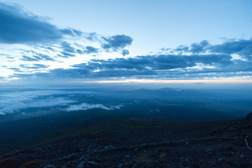 富士山から夜明けの景色