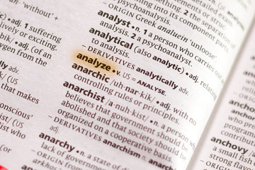 Naklejka premium The word or phrase Analyze in a dictionary.