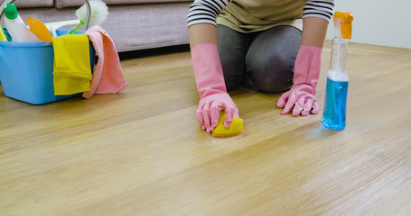 A woman hand using scouring pad wipe © PRPicturesProduction