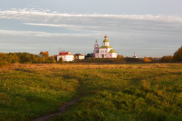 Fototapeta na wymiar Suzdal, Ilinsky church in autumn sunrise. Russia